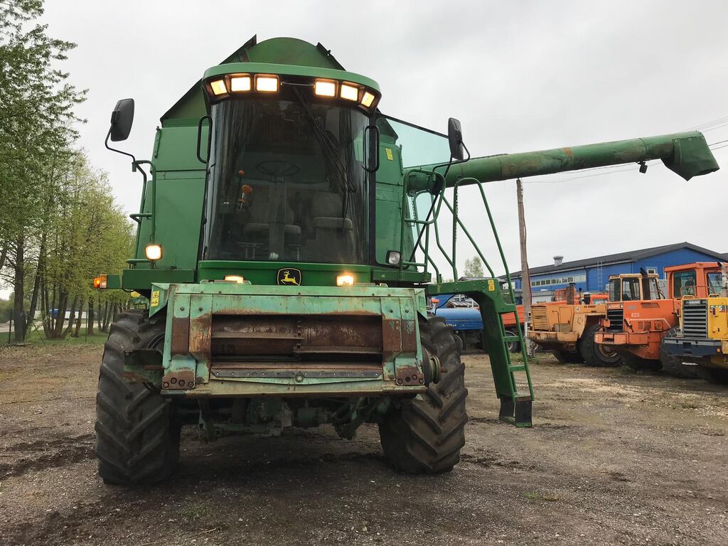 farm-equipment-combine-harvesterJOHN-DEERE-9780-CTS---1558097402198421599_big--17110821045348415500 (1)