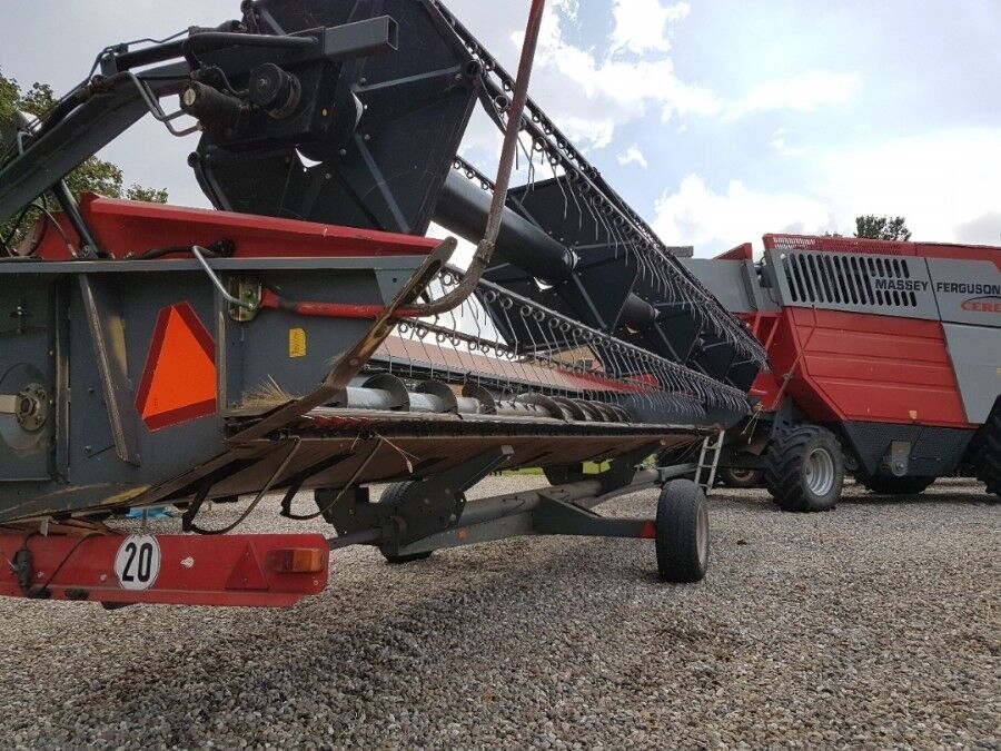 farm-equipment-combine-harvesterMASSEY-FERGUSON-7274---1600942352171376317_big--20092413122928007400